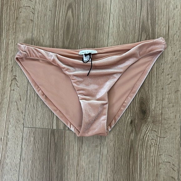 Brand new! Robin Piccone Roxy Velour Bikini Bottoms. Size medium - Picture 2 of 3